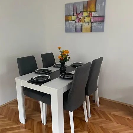 Lana Apartment *